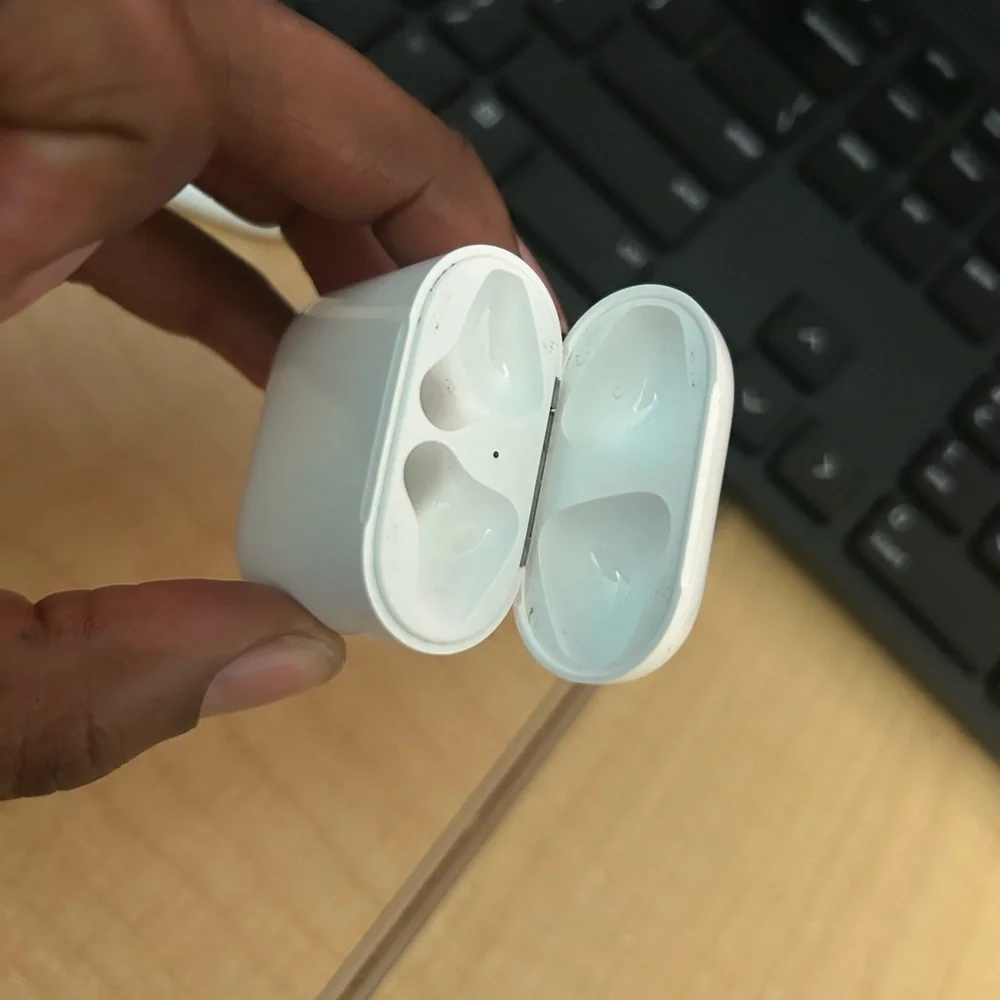 Apple Airpods Wireless Earbuds Charging Case Second Generation